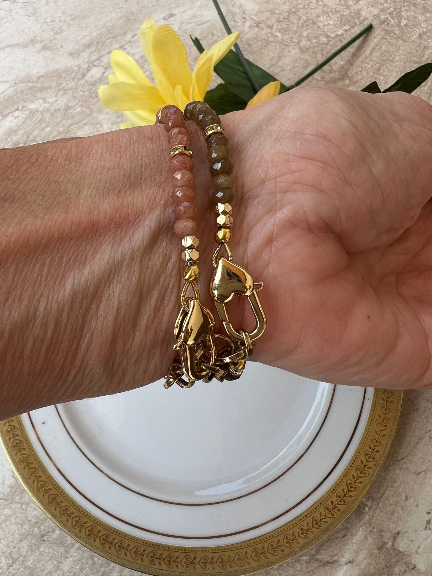 Agate single strand bracelet