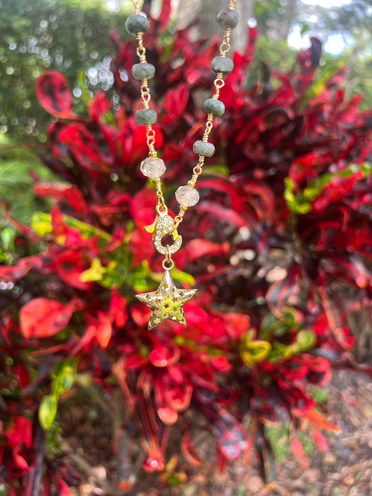 Bloodstone and Gold Glitter Glass Necklace