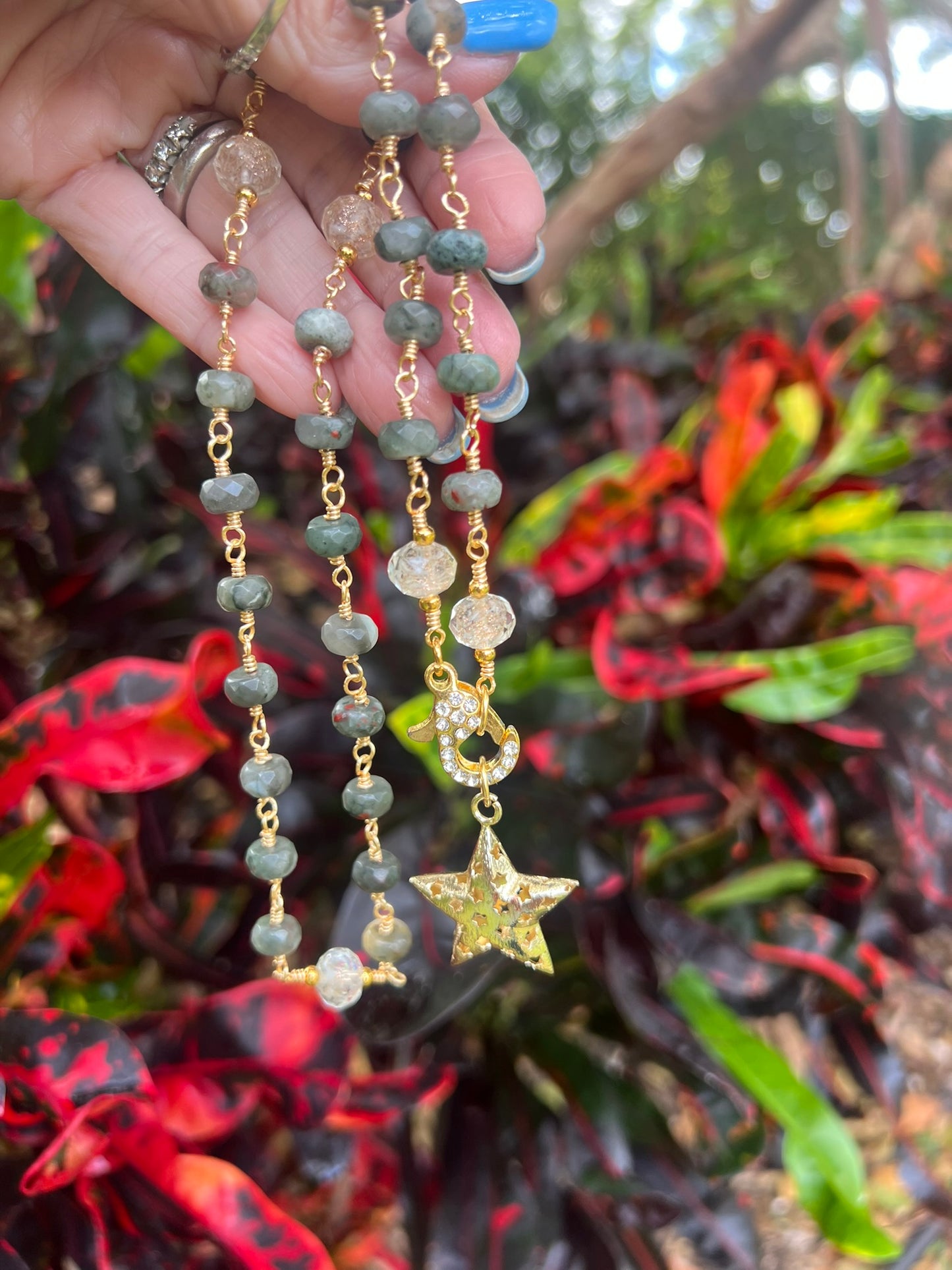 Bloodstone and Gold Glitter Glass Necklace