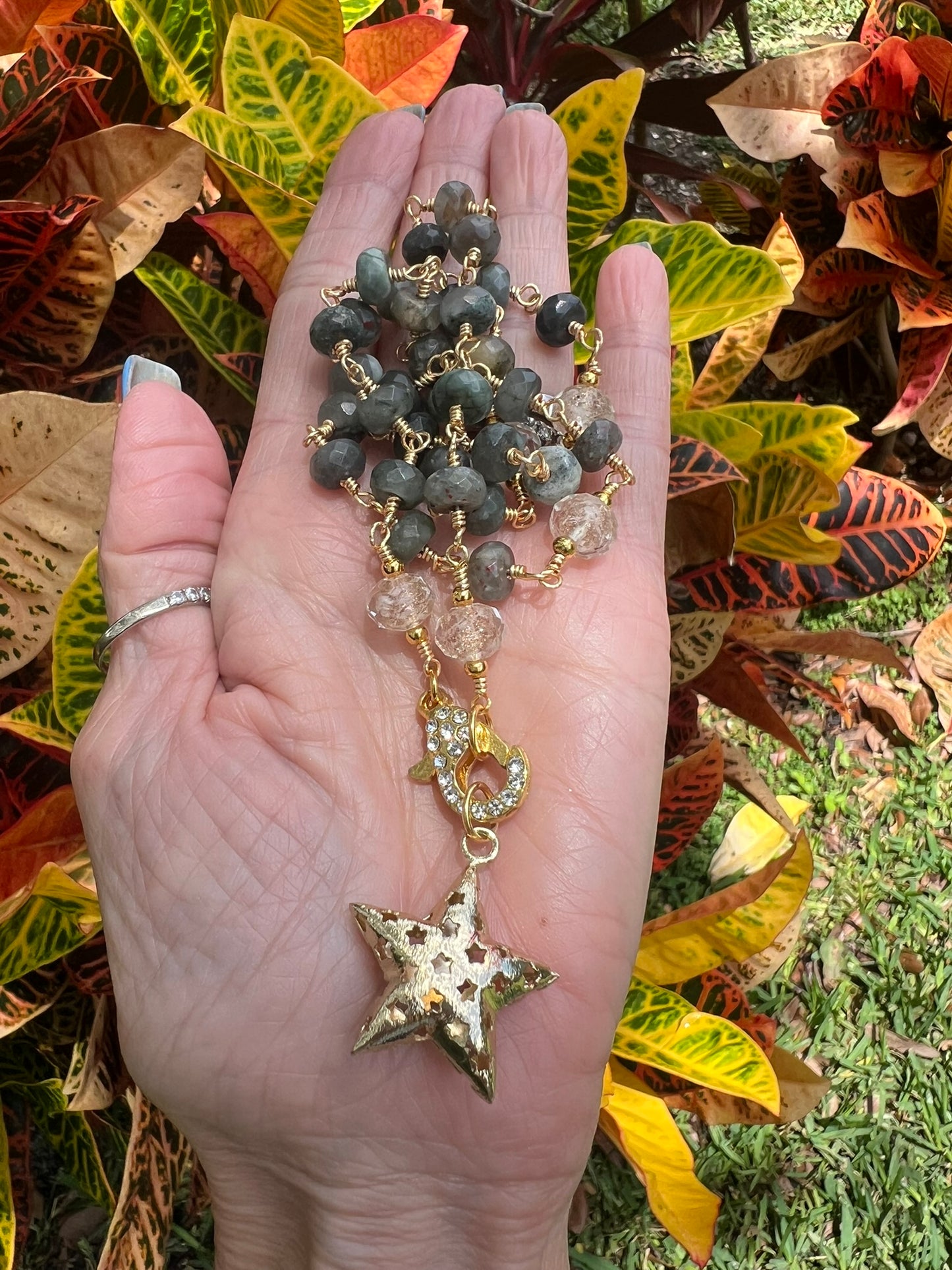 Bloodstone and Gold Glitter Glass Necklace