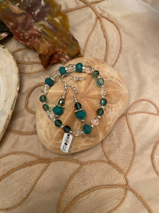 Green glass beaded bracelet with earrings